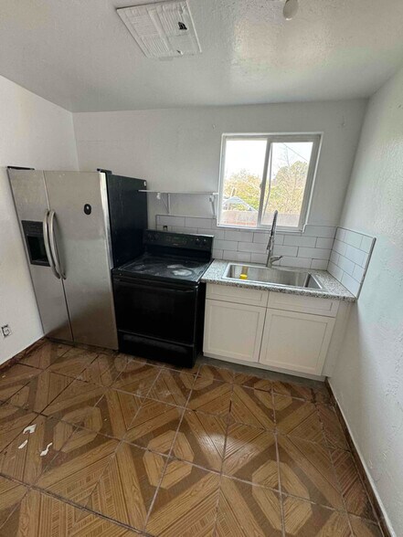 Building Photo - 7602 W Whitton Ave