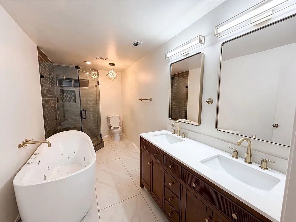 Building Photo - 722 S Forest Ln