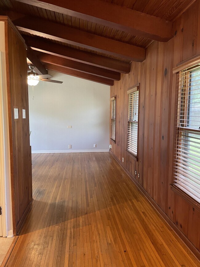 Building Photo - 3713 Aransas St