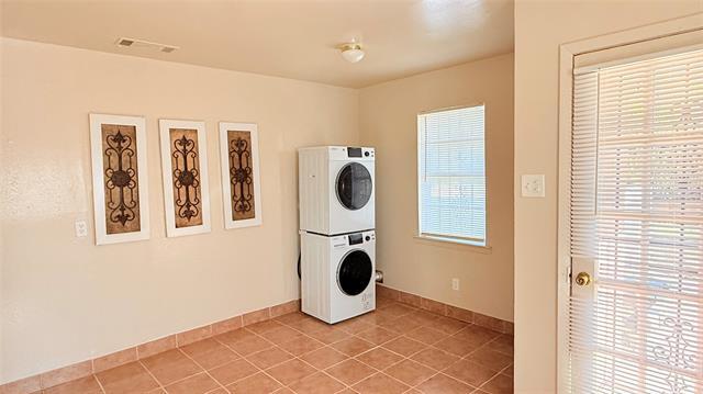 Building Photo - 1560 Danube Dr