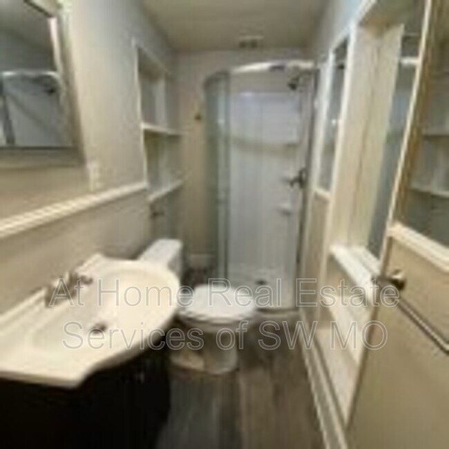 Building Photo - 640 S Grant Ave