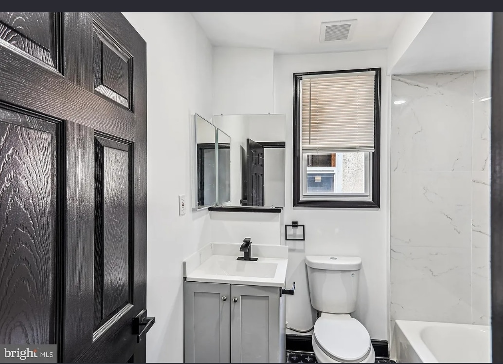 Building Photo - 1820 Walbrook Ave