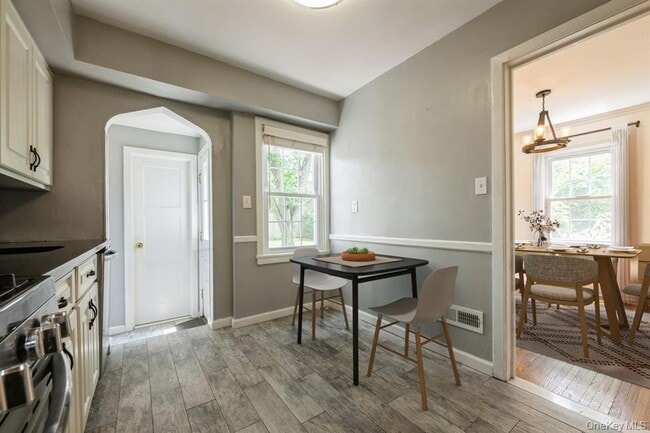 Building Photo - 212 Fernwood Terrace