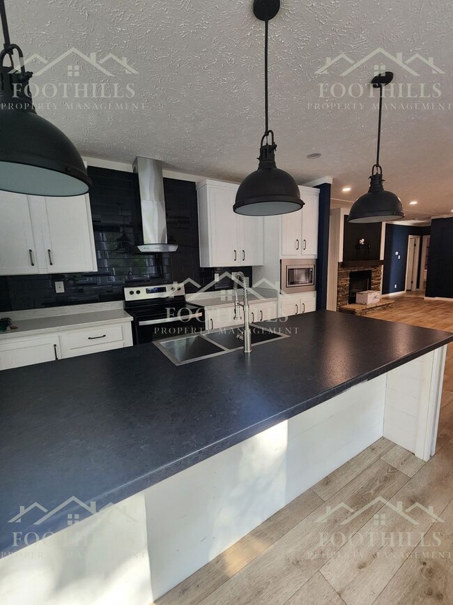 Building Photo - 3-Bedroom Home in a Peaceful Country Setting
