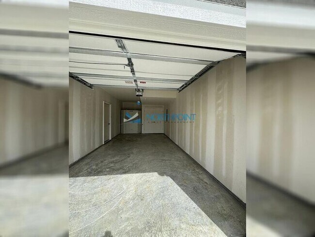 Building Photo - 905 Pampas St