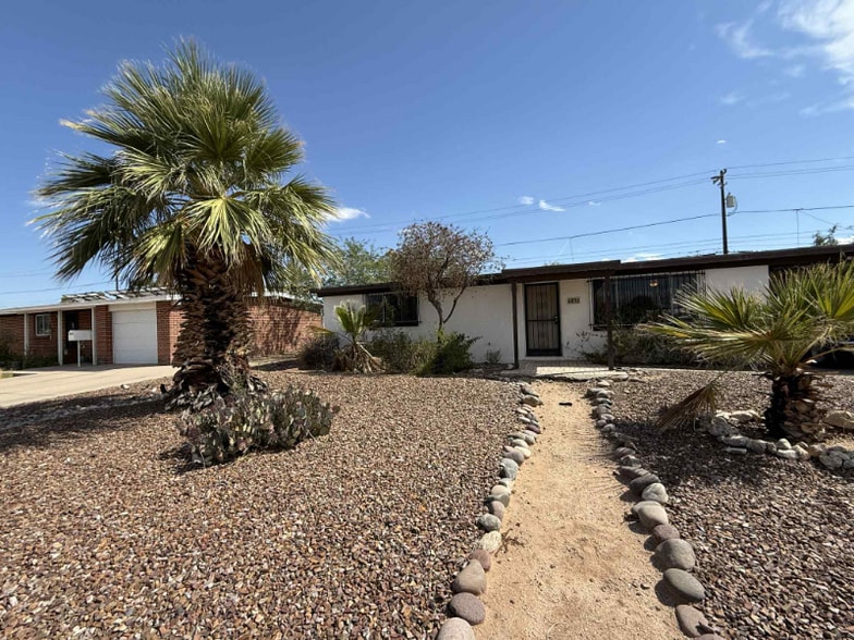 Building Photo - 4832 E 24th St