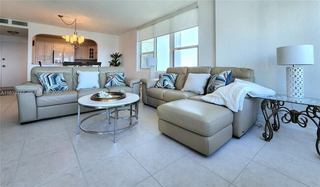 Building Photo - 3505 S Ocean Dr