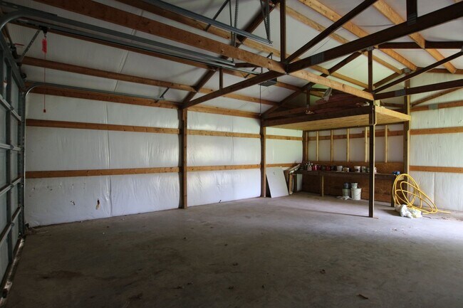 Building Photo - Coming Soon! 3 Bedroom 2 Bath in Bullard! Large Shop!