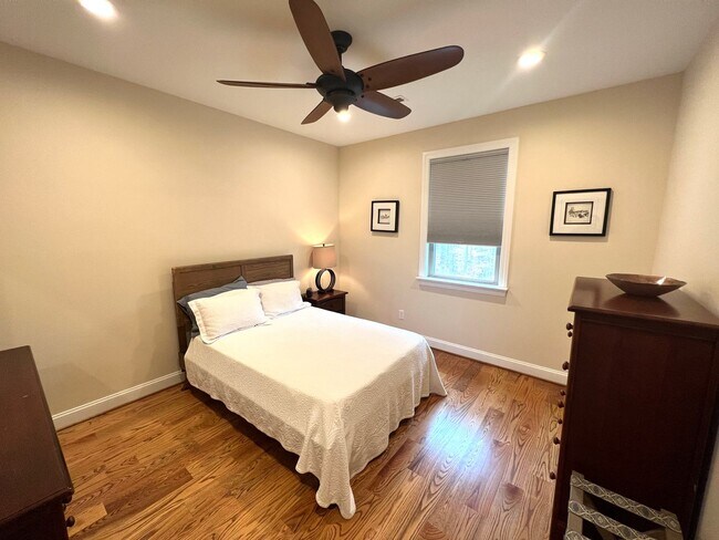 Building Photo - Furnished & All Inclusive Rental with Lake...