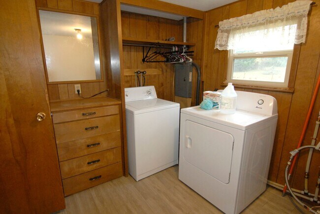 Building Photo - Riverfront property in Coast Range
