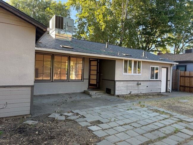 Building Photo - 1921 Maryland Ave