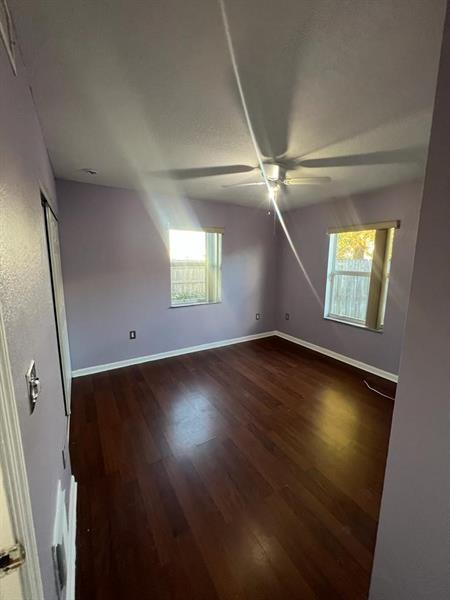 Building Photo - 319 NE 35th Ct