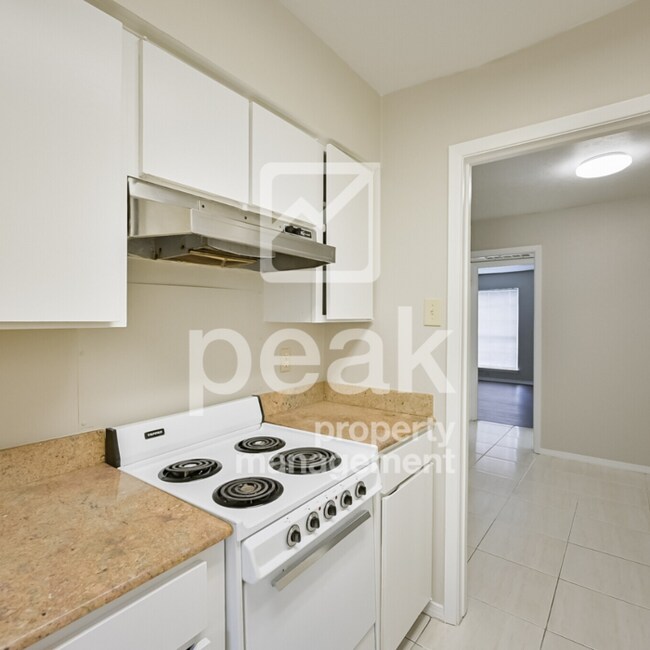 Building Photo - $1099! Updated 1-Bedroom Condo Near Pool R...