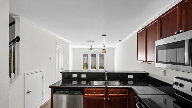 Building Photo - 1224 Green Oaks Ln