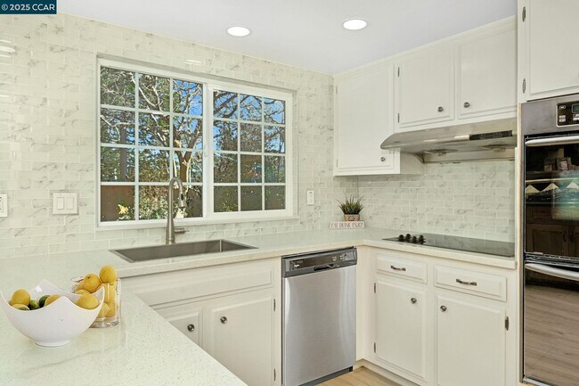 Building Photo - 1181 Sunlight Cir