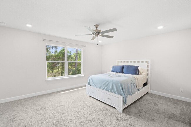 Building Photo - 692 NE Turtleback Trail