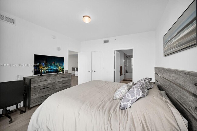 Building Photo - 888 Biscayne Blvd