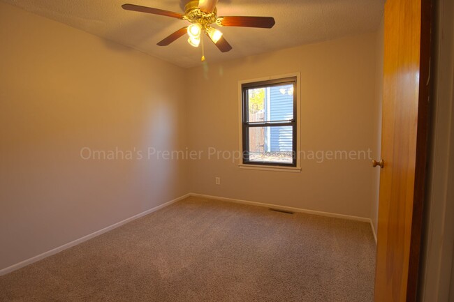 Building Photo - 2 Bed Omaha Home Half Off Deposit!