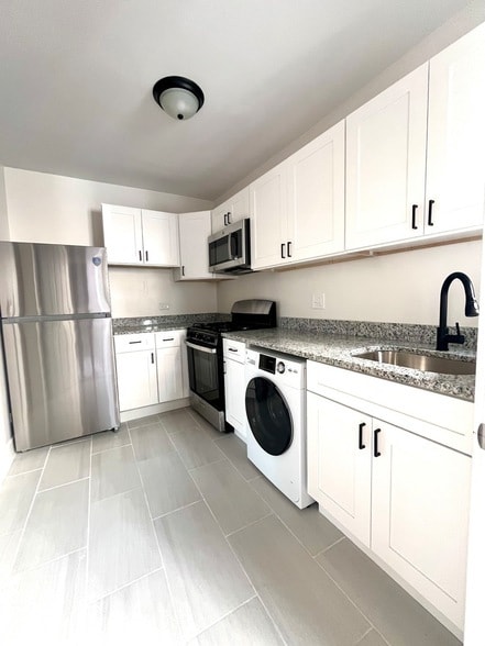 Building Photo - 1154 N Lawndale Ave