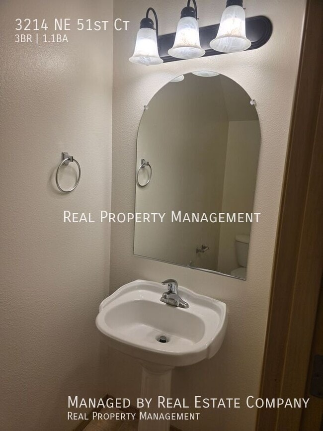 Building Photo - 3214 NE 51st Ct