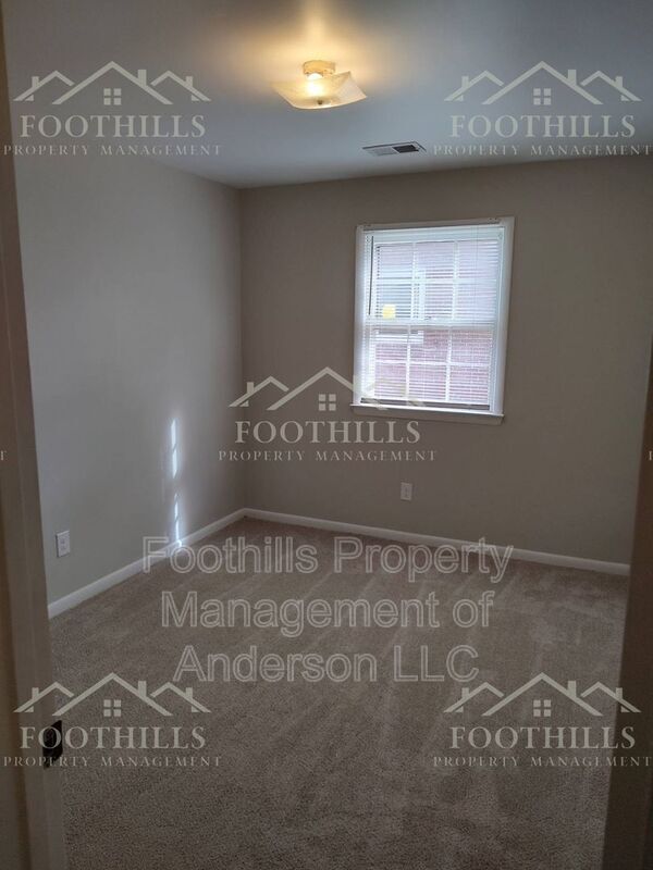 Building Photo - 2505 Rolling Green Rd