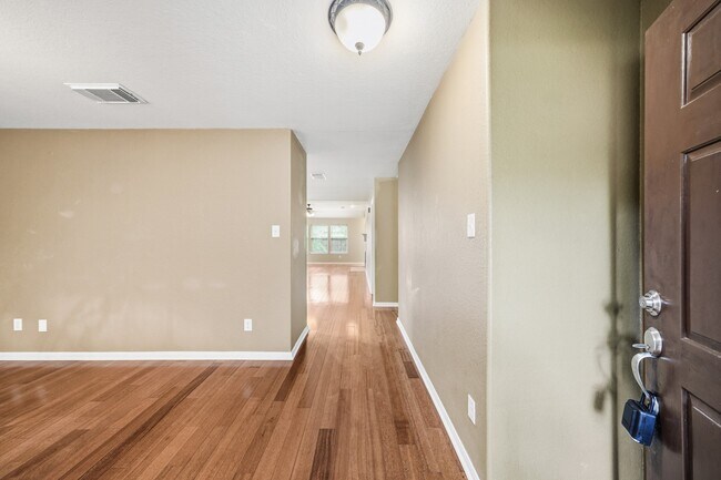 Building Photo - 2010 Hanover Springs Ln