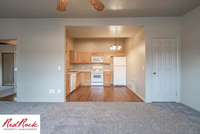 Building Photo - Dog Friendly! Great 2 Bedroom, 2 Bathroom ...