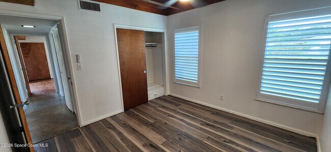 Building Photo - 201 S Christmas Hill Rd