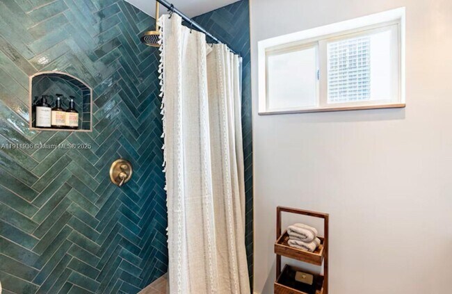 Building Photo - 481 NE 29th St