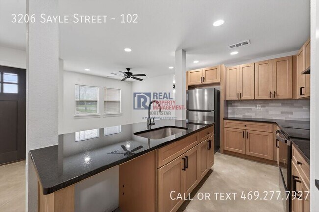 Building Photo - 3206 Sayle St