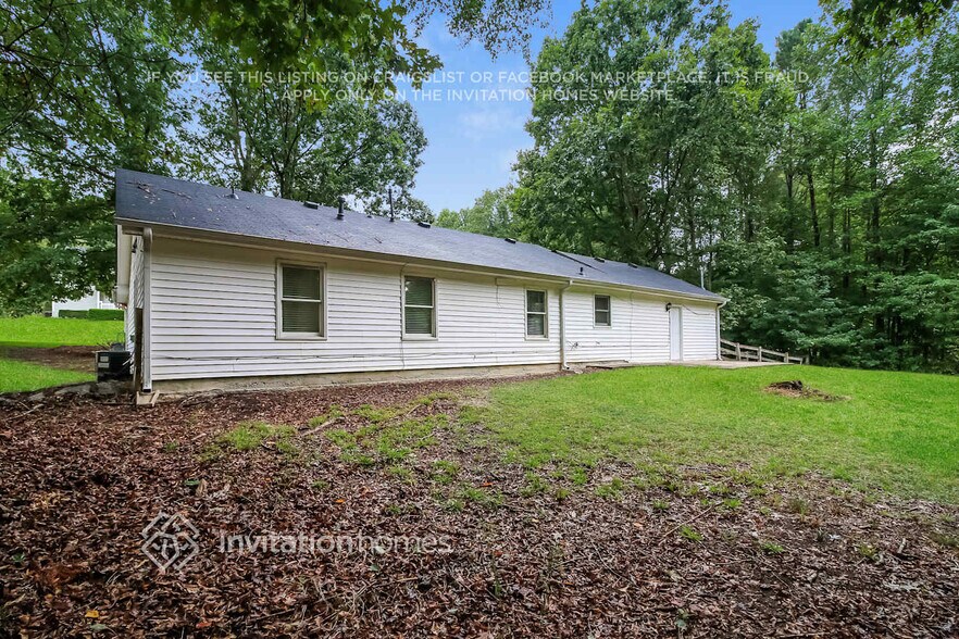 Building Photo - 2062 Red Rose Ln