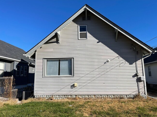 Building Photo - Florence/Minne Lusa 4 bed 2 bath house 160...