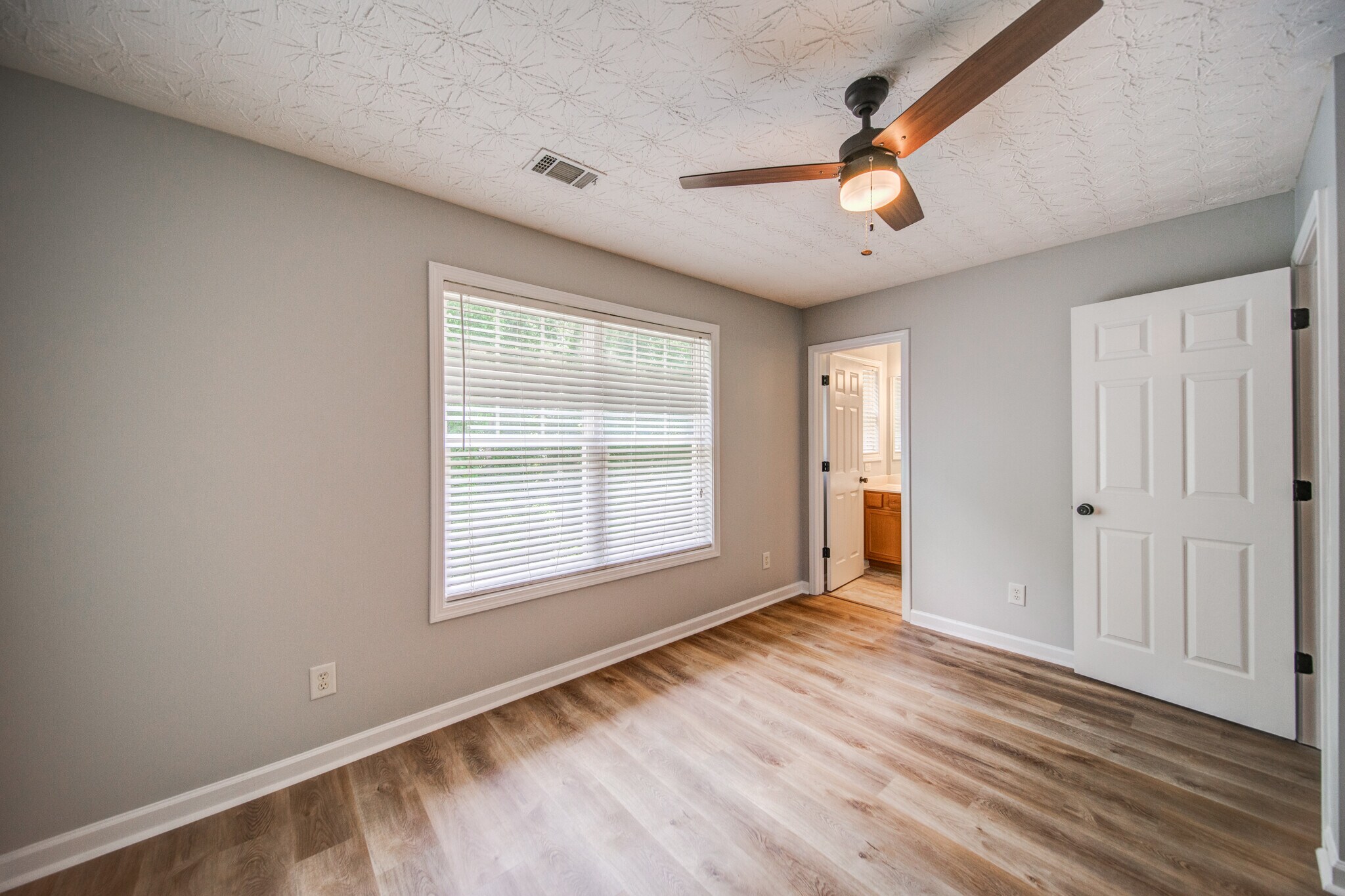 Building Photo - 211 Pearl Chambers Dr