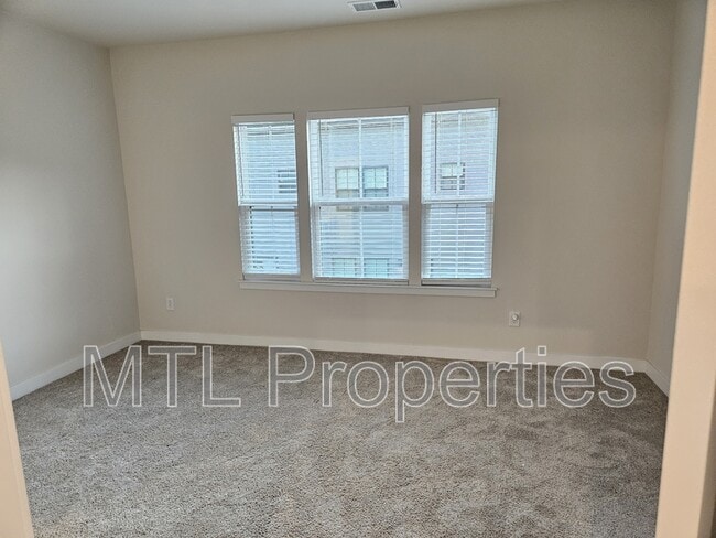 Building Photo - 3712 Ellington St