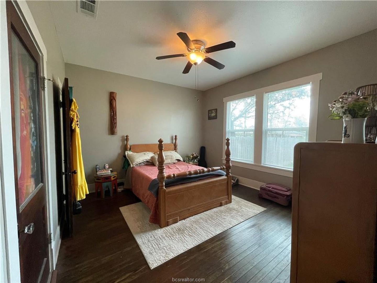 Building Photo - AUG 2026 PRE-LEASE! Charming 2 Bed/1 Bath Duplex