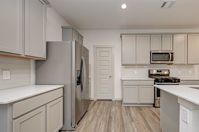 Building Photo - 3418 Lake Landing Ln