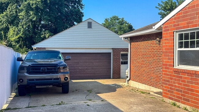 Building Photo - Charming Fully Updated 3-Bedroom Home with...
