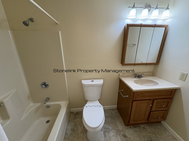 Building Photo - Large One Bedroom Condo For Rent in Lockwood Condominiums!