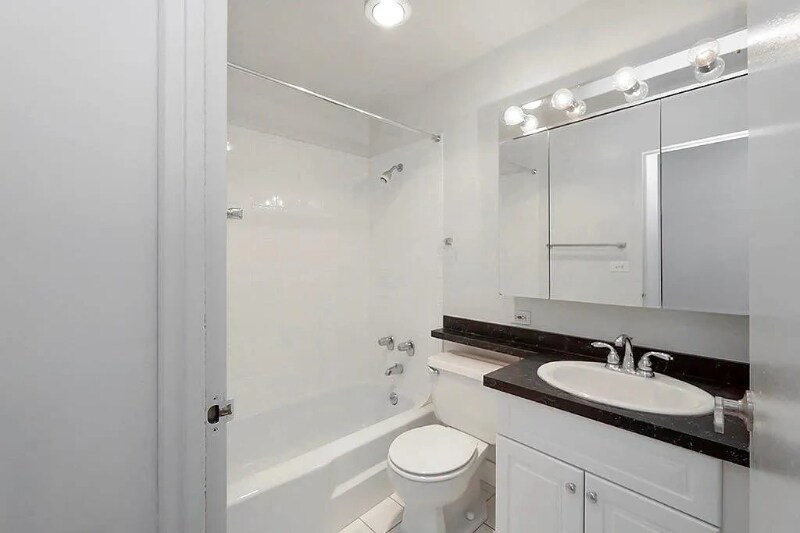 Building Photo - 1220 N Stone St