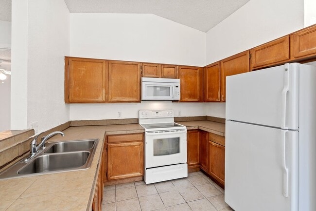 Building Photo - 6082 S Birchwood Dr