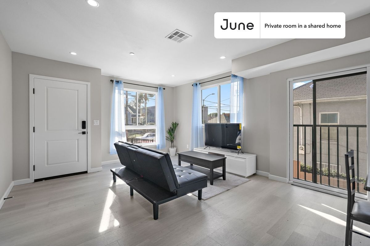 Building Photo - Room in Shared 5 bed/5 bath home in Boyle Heights