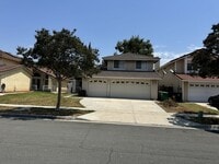 Building Photo - 4 bed 3 full bath house with 3 car attache...