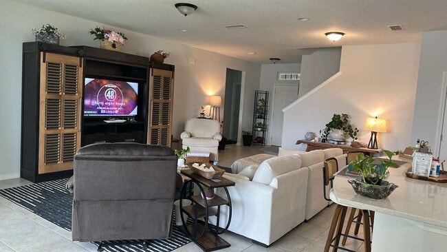 Building Photo - 226 Golden Fern Dr