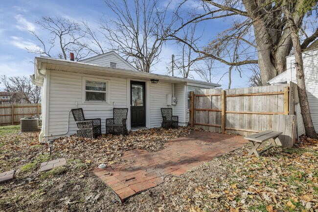Building Photo - Elegant College Avenue Residence in a Prime Columbus Location