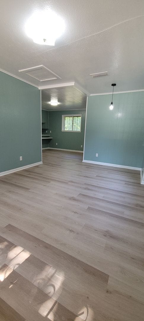 Building Photo - Beautiful 4 bedroom/1 bath home fully reha...