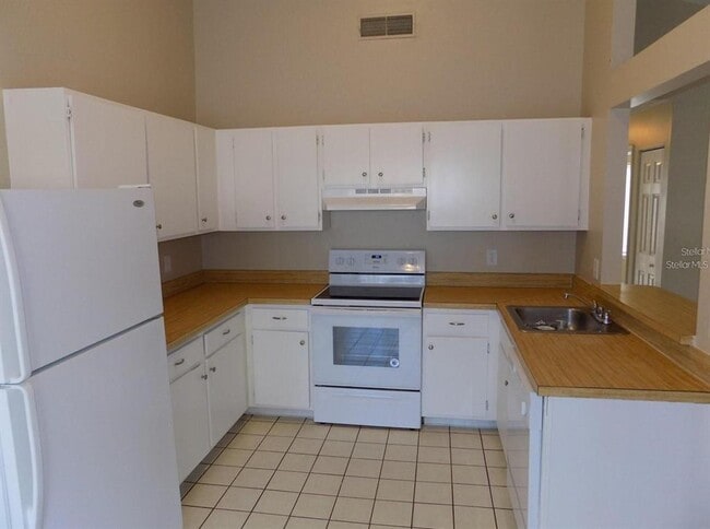 Building Photo - 2698 Kavalier Dr