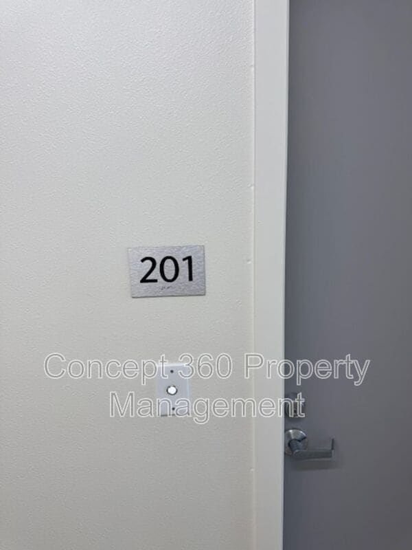 Building Photo - 226 W 87th St