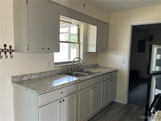 Building Photo - 302 S Jackson St