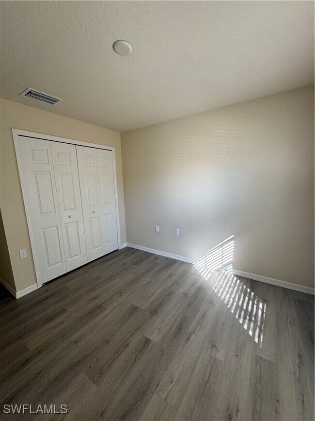 Building Photo - 9068 Gervais Cir