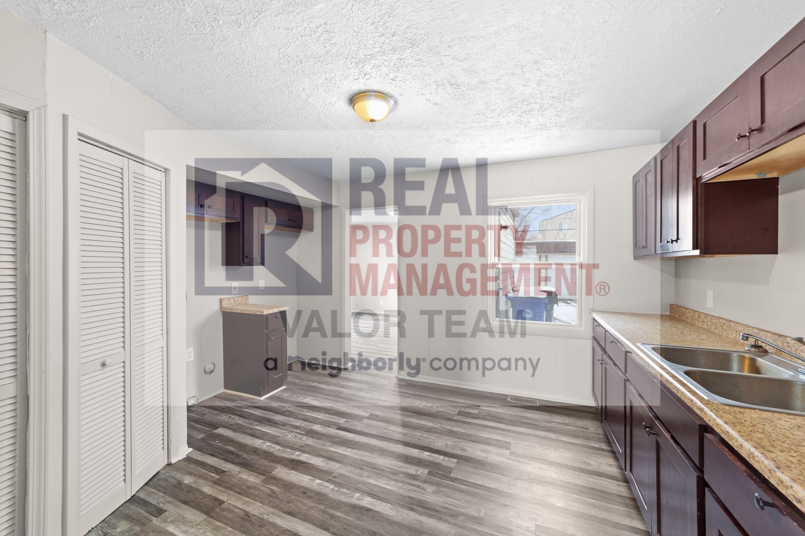 Building Photo - CMHA Ready - Newly Renovated 4bd/1 bath Co...
